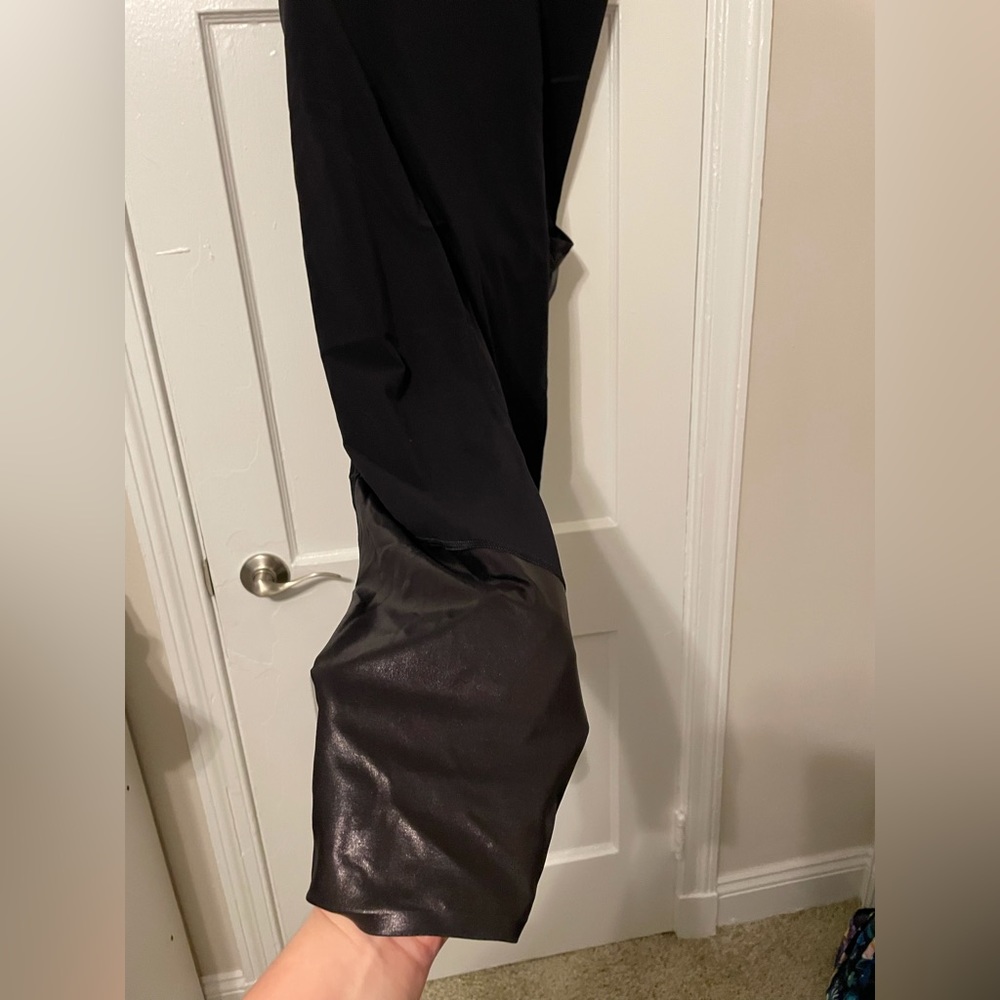 Spanx Sara Blakey Every.Wear Gloss Pocket Leggings View 2